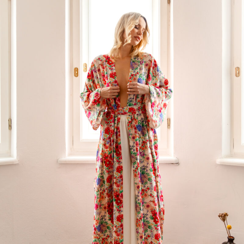Długie kimono z wiskozy w kolorowe kwiaty