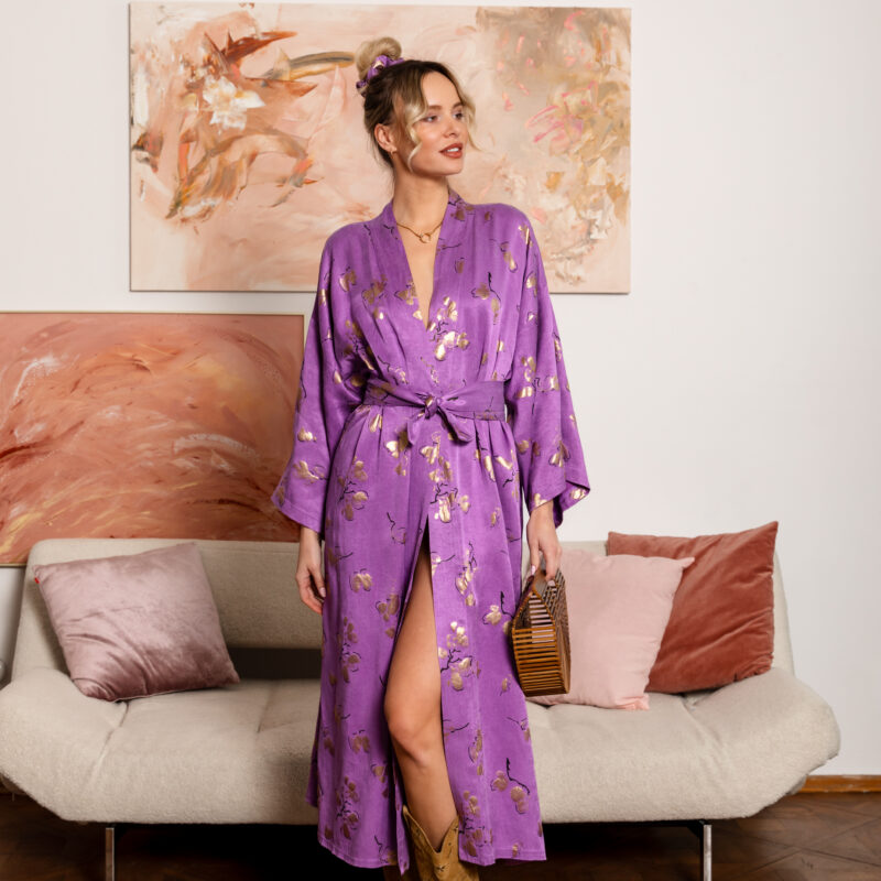 Fioletowe długie kimono ze złotym printem