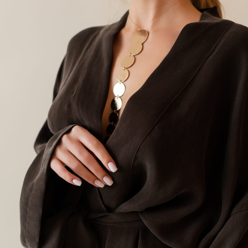Krótkie kimono z cupro w kolorze czekoladowym